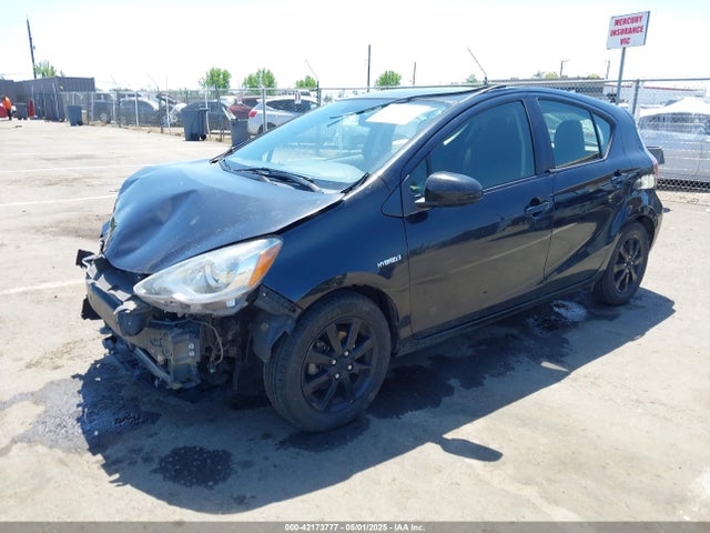 JTDKDTB30G1121721 Toyota Prius C Persona Series