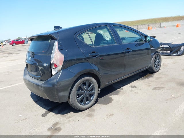 JTDKDTB30G1121721 Toyota Prius C Persona Series