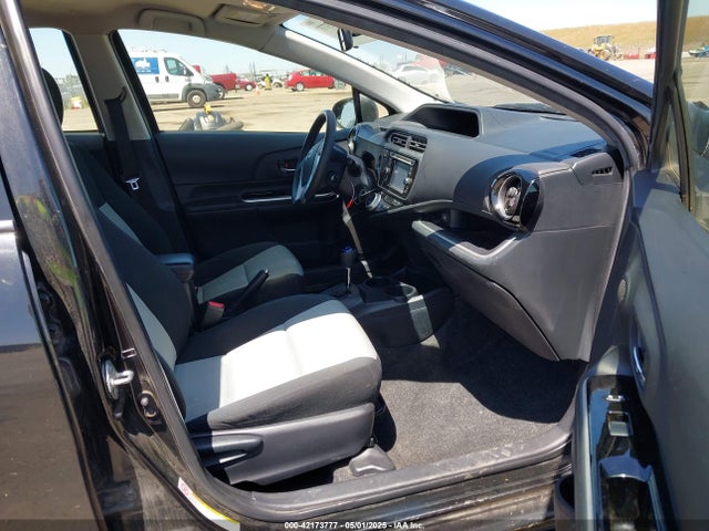 JTDKDTB30G1121721 Toyota Prius C Persona Series