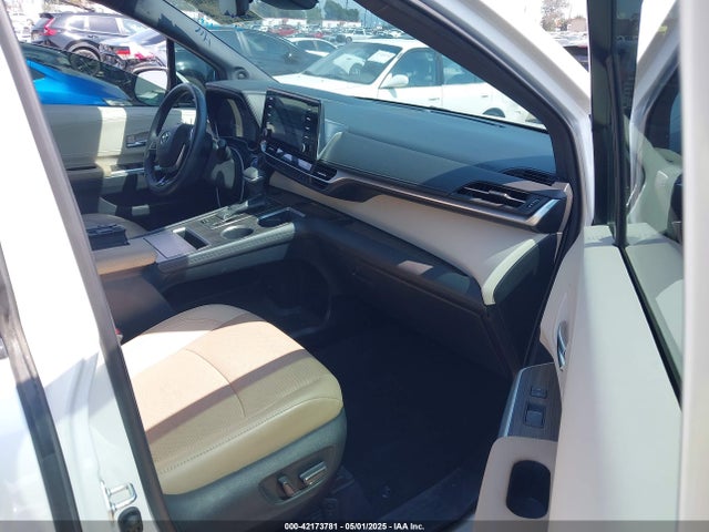5TDZRKEC1MS025276 Toyota Sienna Limited