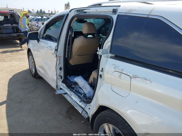 5TDZRKEC1MS025276 Toyota Sienna Limited