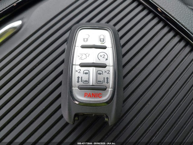 Chrysler Pacifica Limited 2025 2C4RC1GG7SR520356 Image 11