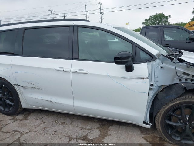 Chrysler Pacifica Limited 2025 2C4RC1GG7SR520356 Image 13