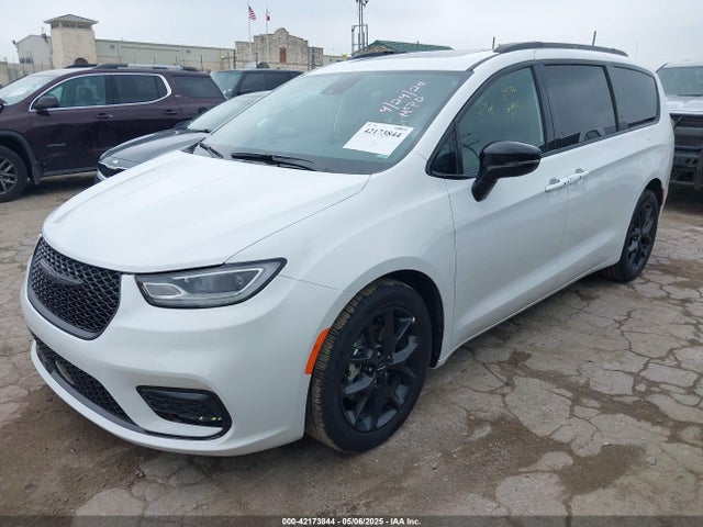 Chrysler Pacifica Limited 2025 2C4RC1GG7SR520356 Image 2
