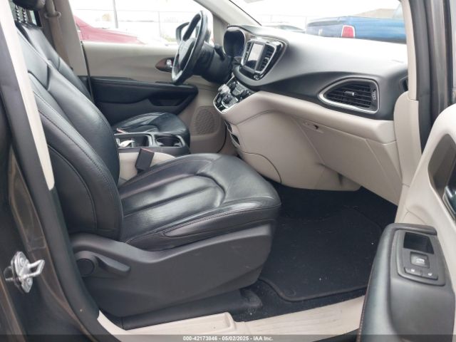 2C4RC1BG1KR715411 Chrysler Pacifica Touring L