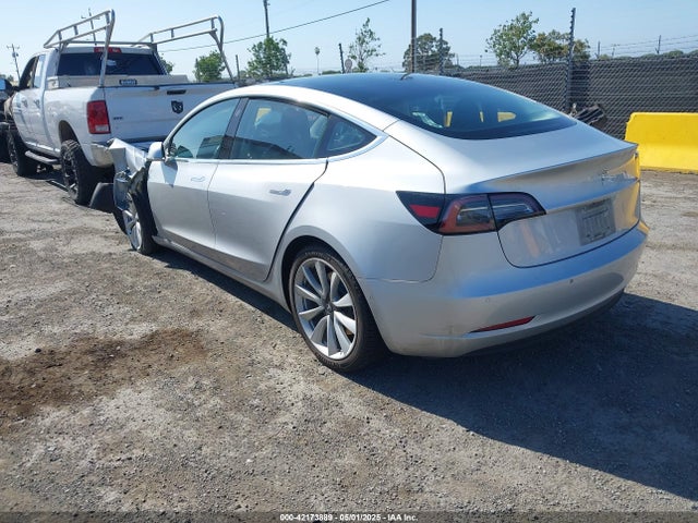 2018 TESLA MODEL 3 5YJ3E1EB4JF091128 Photo 2