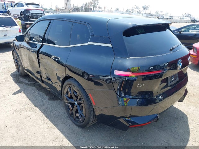 BMW 2023 2023 WB533CF07PCM29900 Image 3