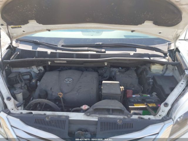 5TDYZ3DC0HS868989 Toyota Sienna Limited 7 Passenger