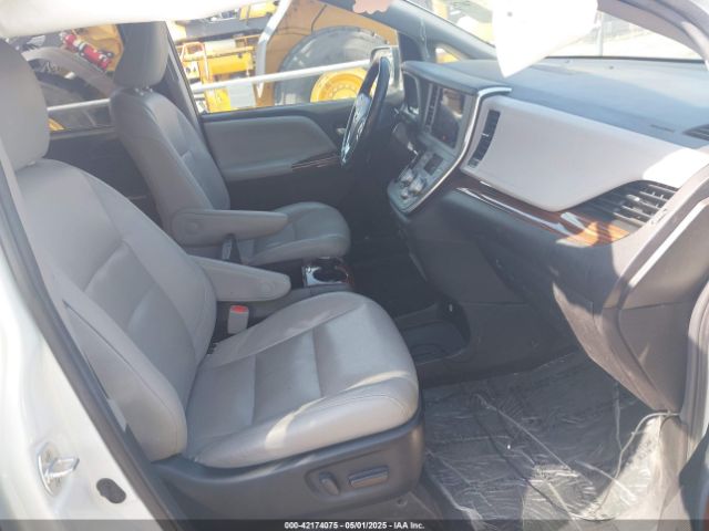 5TDYZ3DC0HS868989 Toyota Sienna Limited 7 Passenger