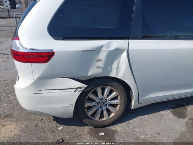 5TDYZ3DC0HS868989 Toyota Sienna Limited 7 Passenger