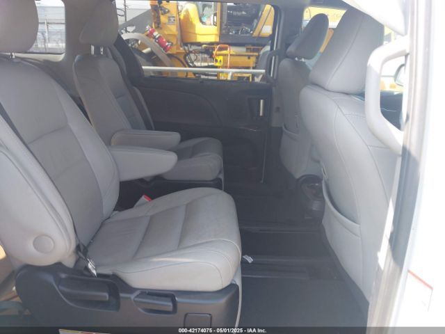 5TDYZ3DC0HS868989 Toyota Sienna Limited 7 Passenger