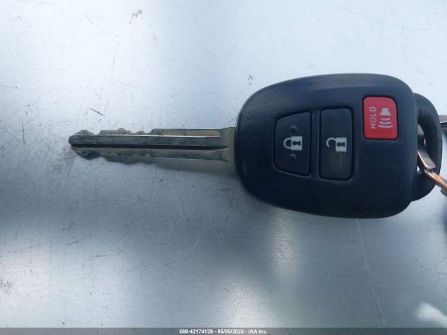 JTDKDTB31F1098139 Toyota Prius C One