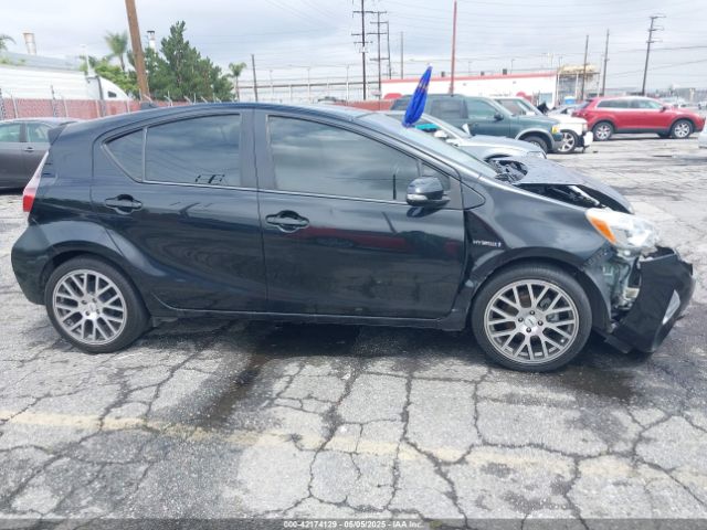 JTDKDTB31F1098139 Toyota Prius C One