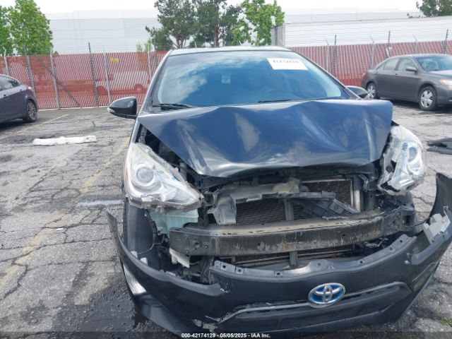 JTDKDTB31F1098139 Toyota Prius C One