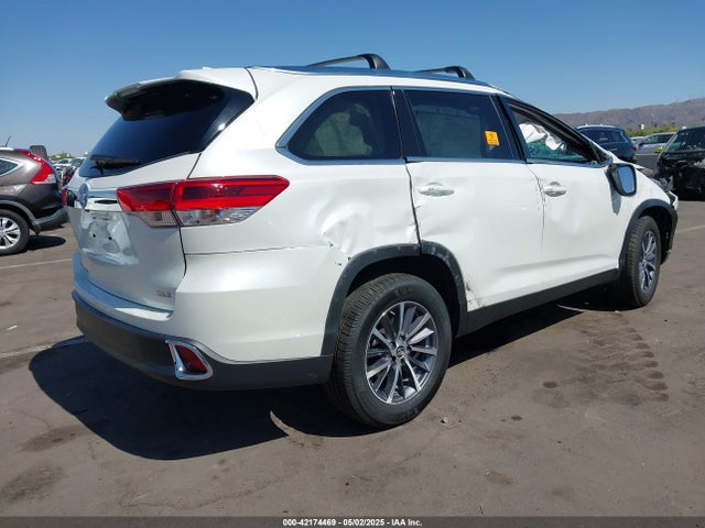 5TDKZRFH0KS314263 Toyota Highlander Xle