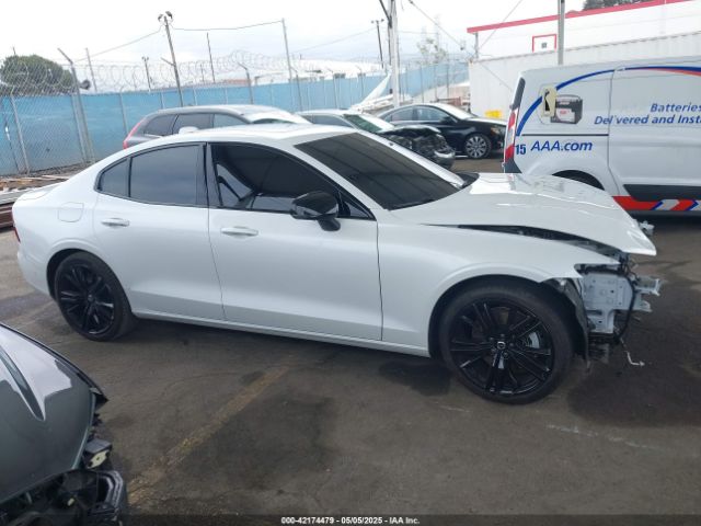 7JRL12TH4RG305580 Volvo S60 B5 Plus Black Edition