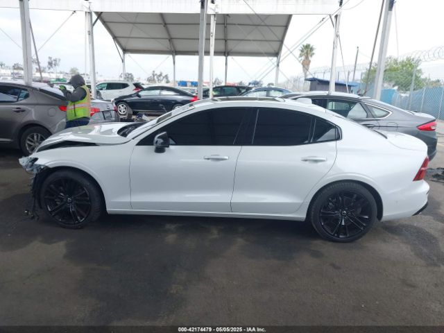 7JRL12TH4RG305580 Volvo S60 B5 Plus Black Edition