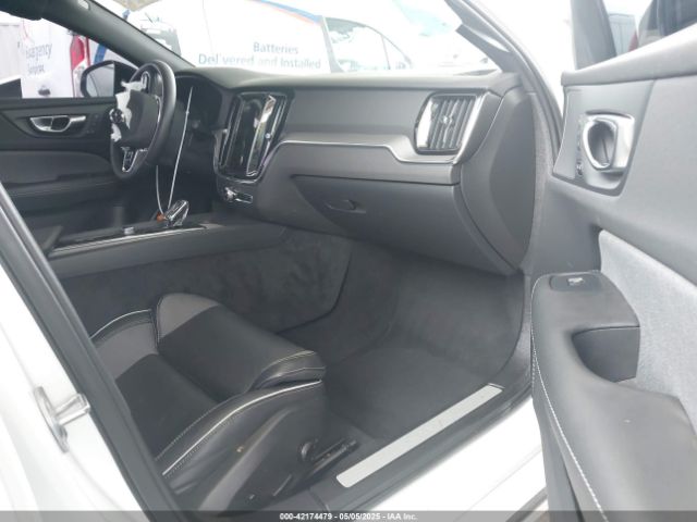 7JRL12TH4RG305580 Volvo S60 B5 Plus Black Edition