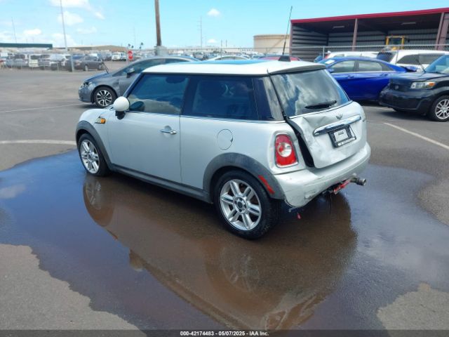 2011 MINI COOPER WMWSU3C57BT095208 Photo 2
