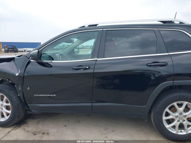 1C4PJLCB8JD534030 Jeep Cherokee Latitude