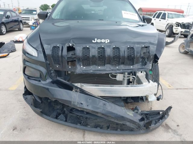 1C4PJLCB8JD534030 Jeep Cherokee Latitude