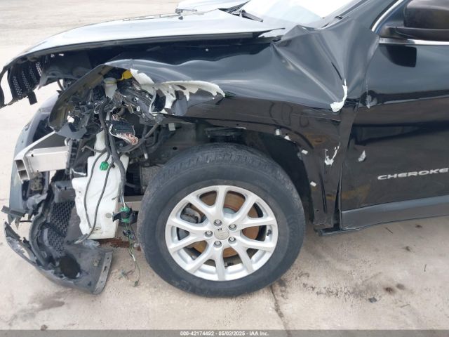 1C4PJLCB8JD534030 Jeep Cherokee Latitude