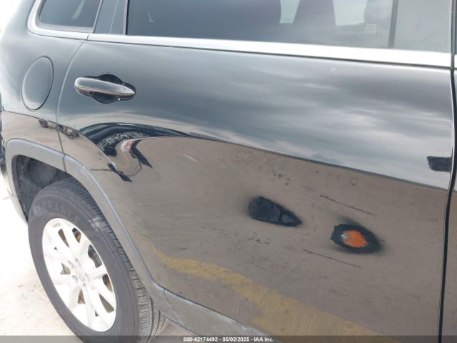1C4PJLCB8JD534030 Jeep Cherokee Latitude