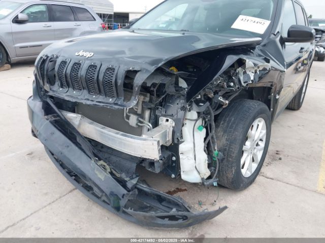 1C4PJLCB8JD534030 Jeep Cherokee Latitude