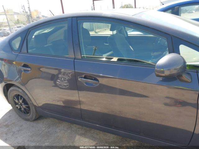 JTDKN3DU5E0389363 Toyota Prius Two
