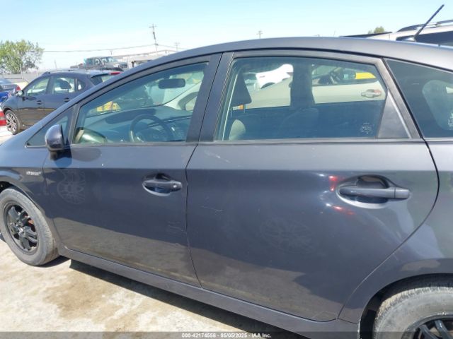 JTDKN3DU5E0389363 Toyota Prius Two