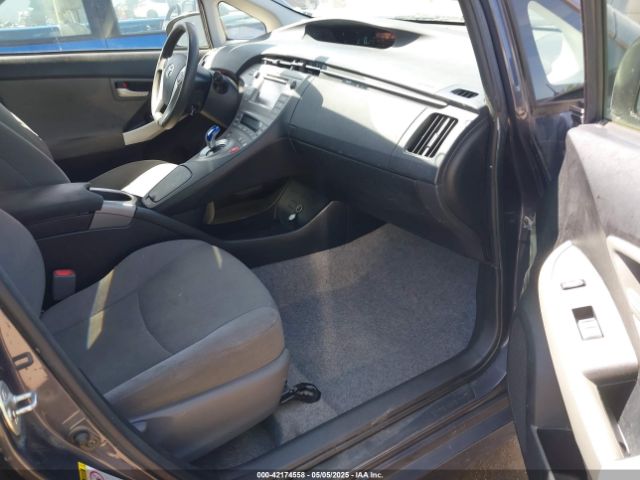 JTDKN3DU5E0389363 Toyota Prius Two