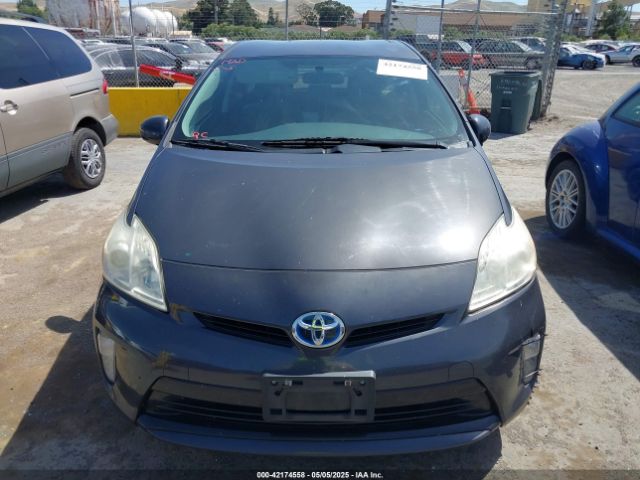 JTDKN3DU5E0389363 Toyota Prius Two
