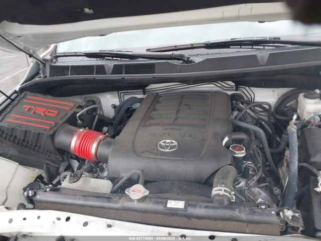 5TFUY5F17JX753427 Toyota Tundra Sr5 5.7l V8
