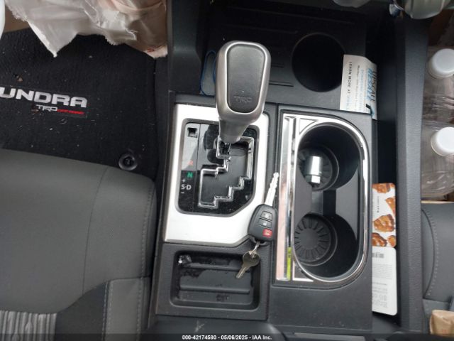 5TFUY5F17JX753427 Toyota Tundra Sr5 5.7l V8