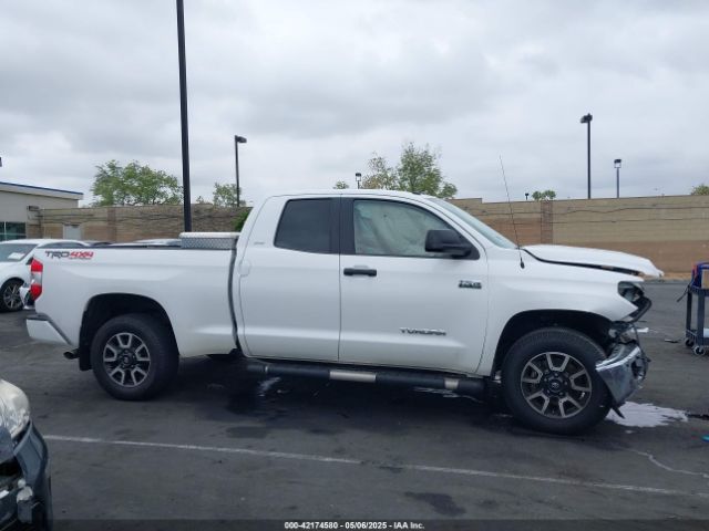 5TFUY5F17JX753427 Toyota Tundra Sr5 5.7l V8