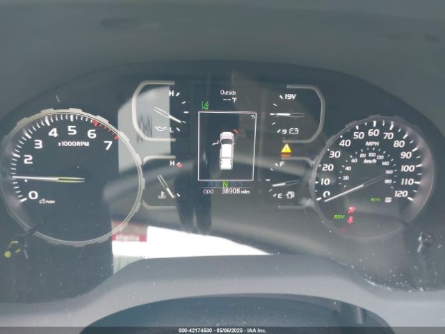 5TFUY5F17JX753427 Toyota Tundra Sr5 5.7l V8
