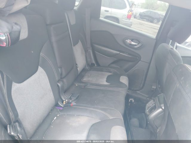 1C4PJMCS0EW208092 Jeep Cherokee Latitude