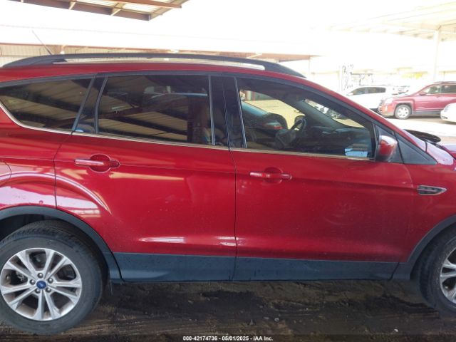 1FMCU0HD4JUC09529 Ford ESCAPE SEL