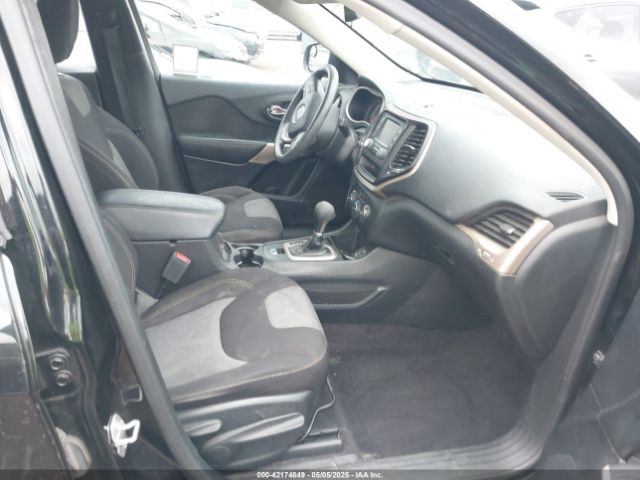 1C4PJLABXHW663243 Jeep Cherokee Sport Fwd