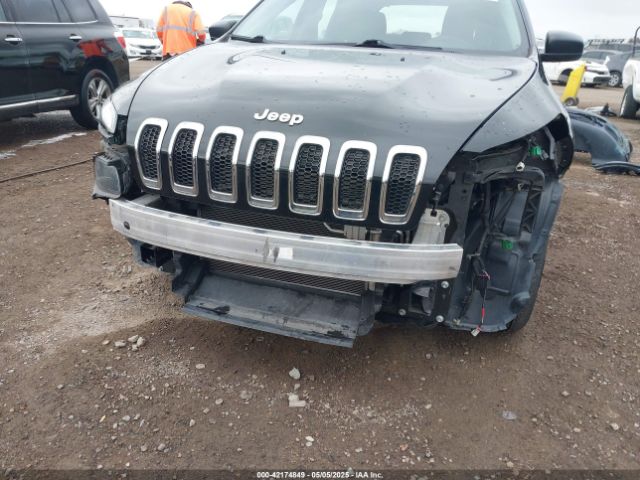 1C4PJLABXHW663243 Jeep Cherokee Sport Fwd