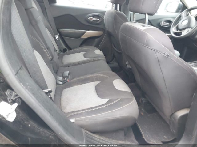 1C4PJLABXHW663243 Jeep Cherokee Sport Fwd
