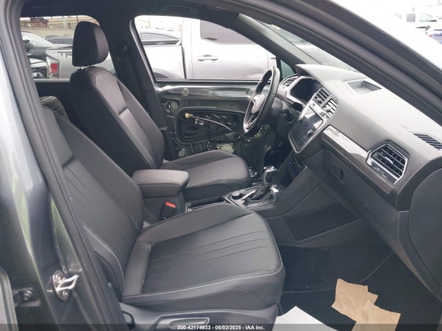 3VV8B7AX3PM018096 Volkswagen Tiguan 2.0t Se R-line Black