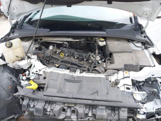 1FADP3F21JL257262 Ford FOCUS SE