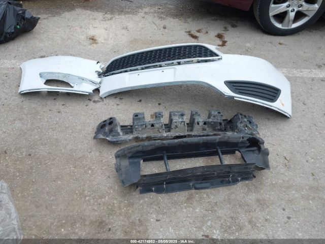 1FADP3F21JL257262 Ford FOCUS SE