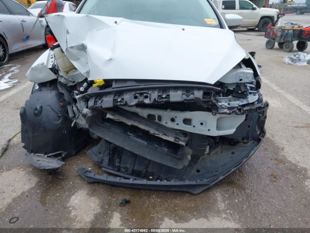 1FADP3F21JL257262 Ford FOCUS SE