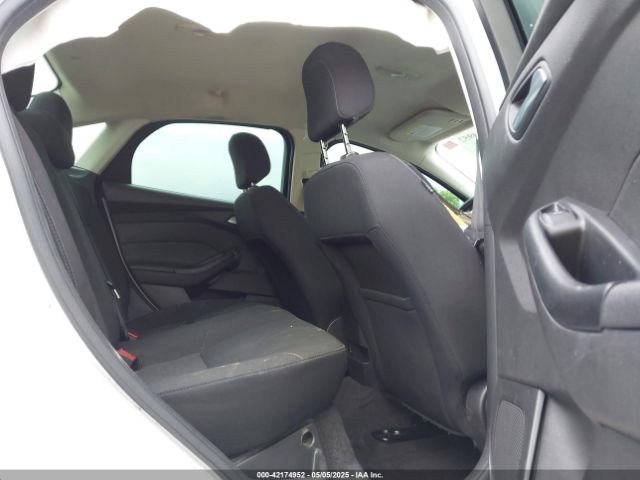 1FADP3F21JL257262 Ford FOCUS SE
