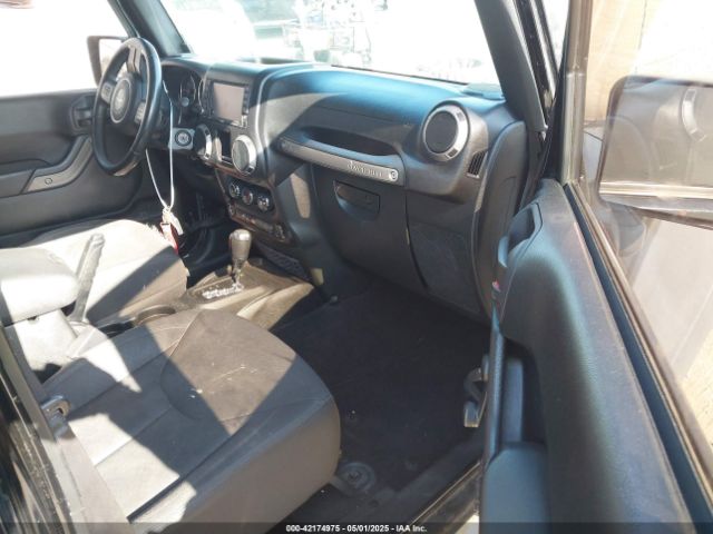 1C4BJWDG9HL530123 Jeep Wrangler Unlimited Sport 4x4