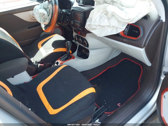 ZACCJABT8GPE09231 Jeep Renegade