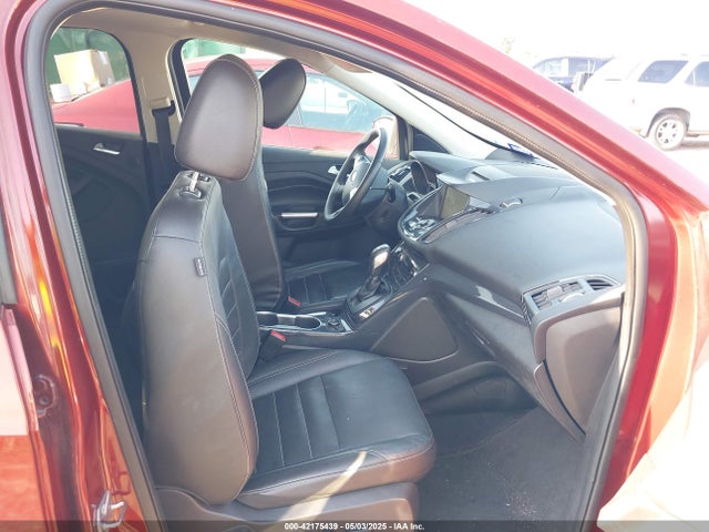 1FMCU0J95FUA27190 Ford Escape Titanium