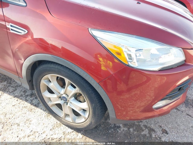 1FMCU0J95FUA27190 Ford Escape Titanium